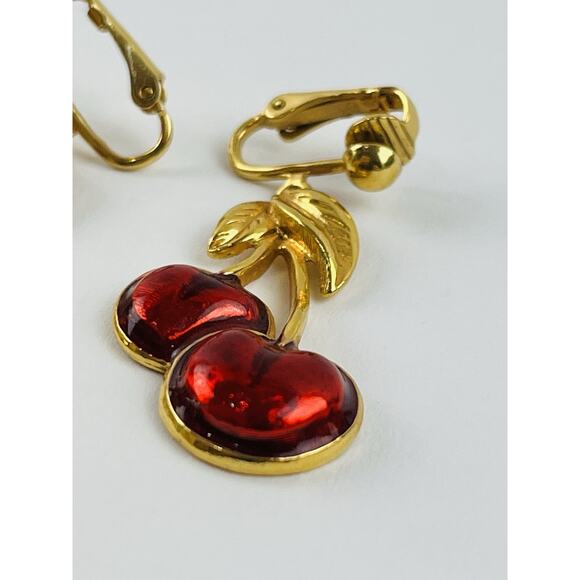 Vintage AVON EARRINGS Clip On RED FRUIT ENAMEL GOLD TONE CHERRY DANGLE Leaves Sl - Picture 6 of 12